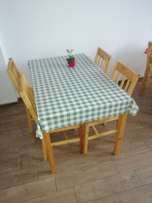 Set masa cu patru scaune
