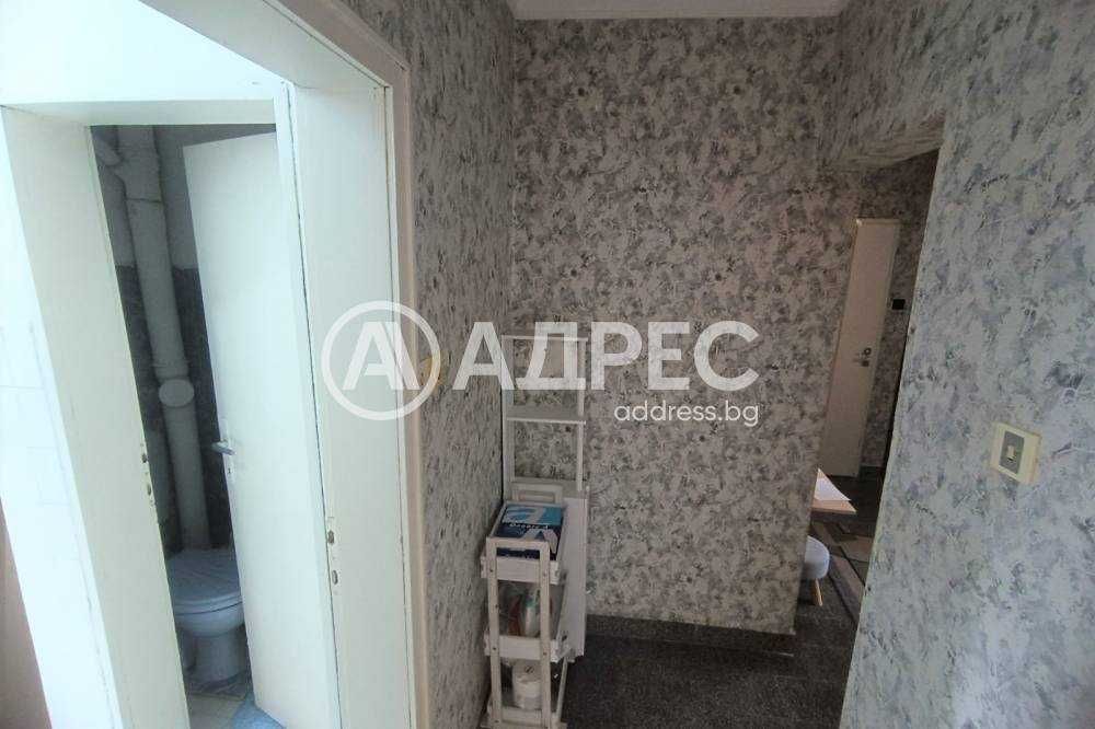 Двустаен среден апартамент в централната част на гр. Разград!