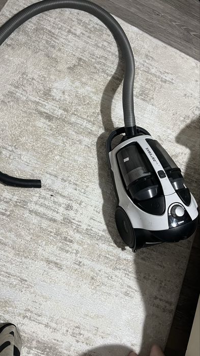 Продаю рабочий хороший пылесос