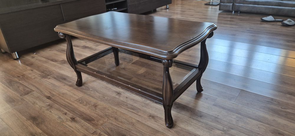 Продам столик резной