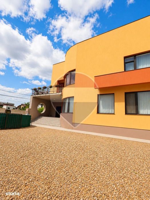 Casă / Vilă cu 12 camere de închiriat în zona Fundeni