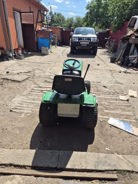 Tractoras tuns gazon tractor iarba