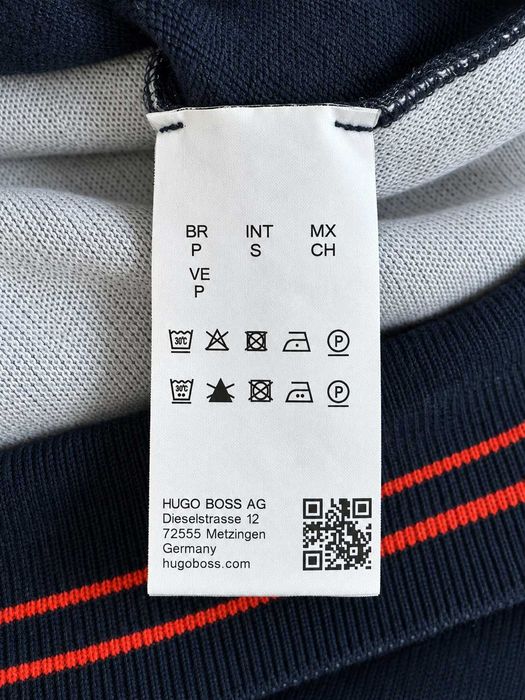 Pulover BOSS Hugo Boss bărbați negru, cu logo brodat și accente roșii, mărimea S