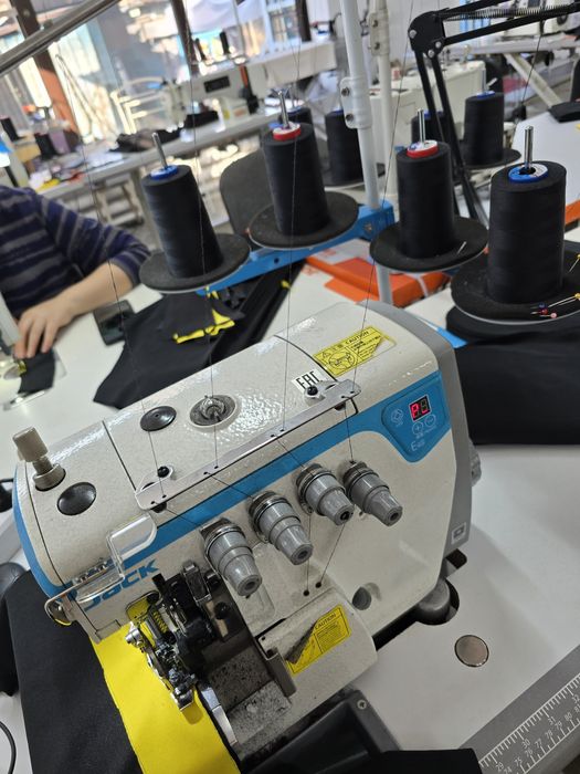 Промышленный четырехнитка оверлог JACK E4S