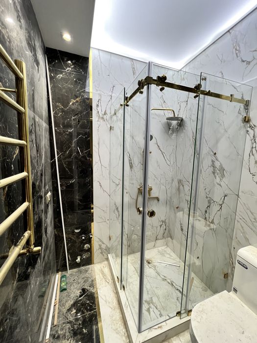 Dush kabina steklyanniy