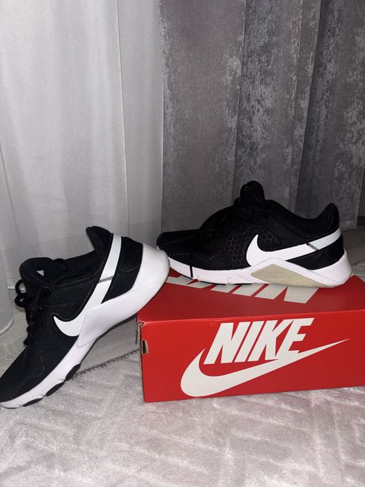 Дамски обувки Nike Legend Essential 2