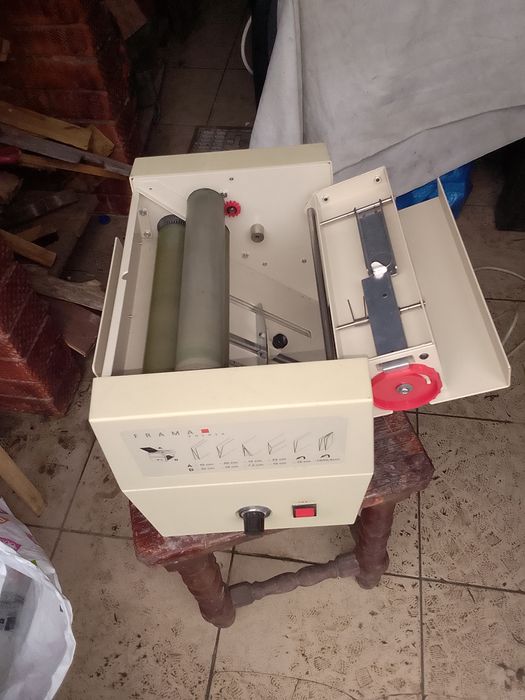 Vând mașină de pliat