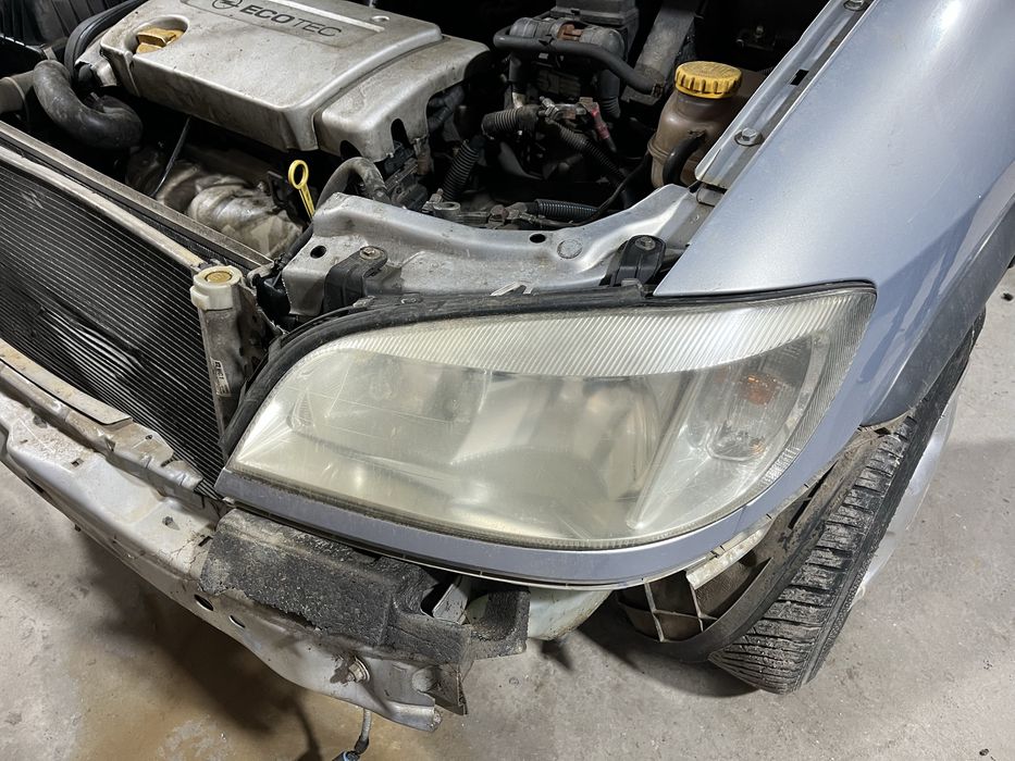 Far stanga opel zafira 2002