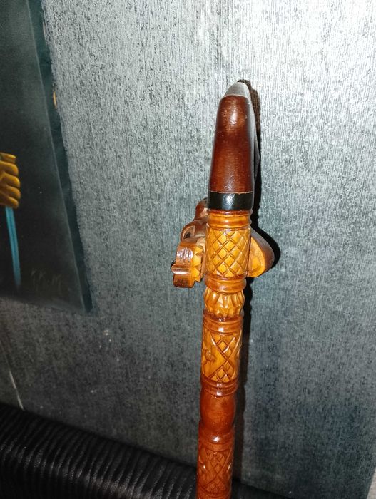 Цървули №44 и дървен бастун с глава на дракон