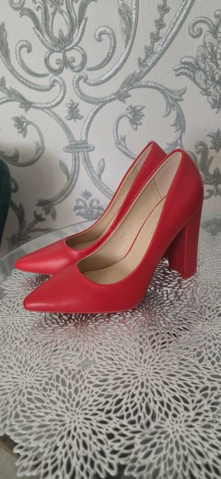 Pantofi stiletto roșu cu toc gros 36