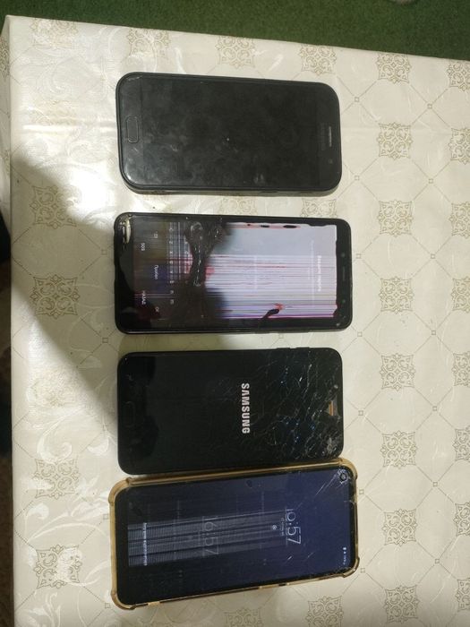 На запчасти . Минус только экран