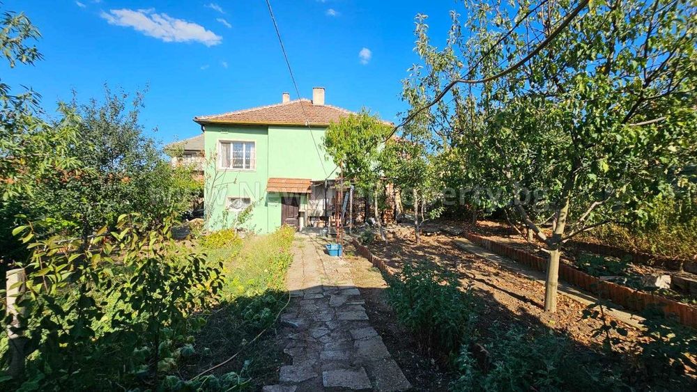 Продава се двуетажна къща в град Средец, област Бургас