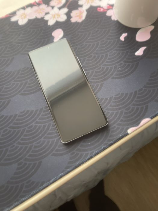 Продам смартфон Realme 10 pro +.  8/256 gb