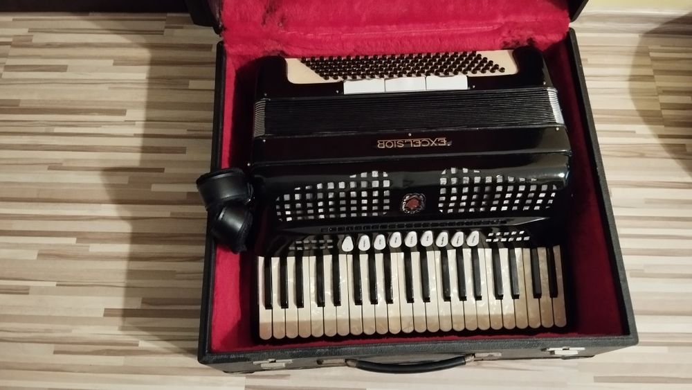 Италиански акордеон 120 баса