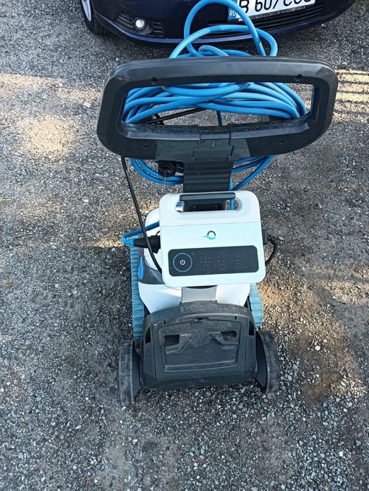 Robot aspirator curatare intretinere piscina Dolphin s300