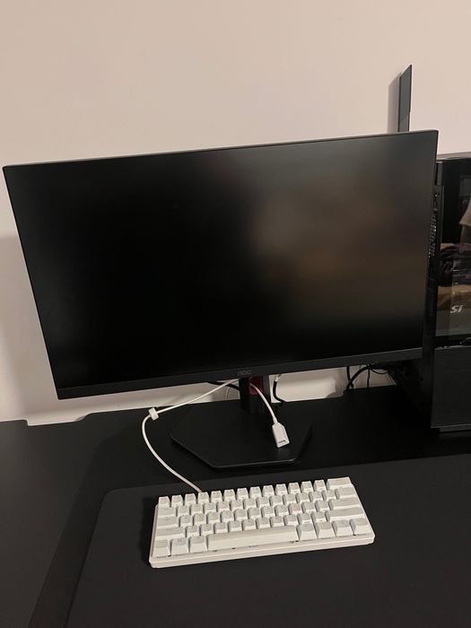 Продавам цялостен High-End 4K Setup (Ryzen 7 9800X3D / RTX 5070 Ti) + 4K Монитор, Logitech слушалки и Razer периферия – Като нови!