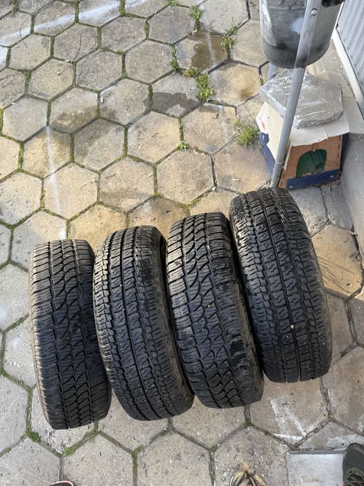 Здравейте, продавам гуми за бус 15-ки