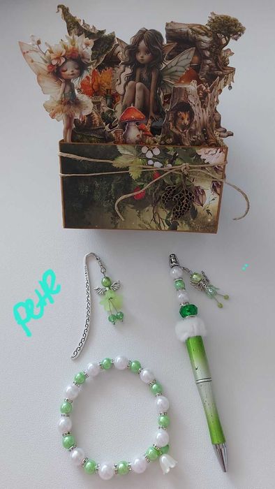 Комплекти бижута от гривна, химикалка и книгоразделител с феи и цветя