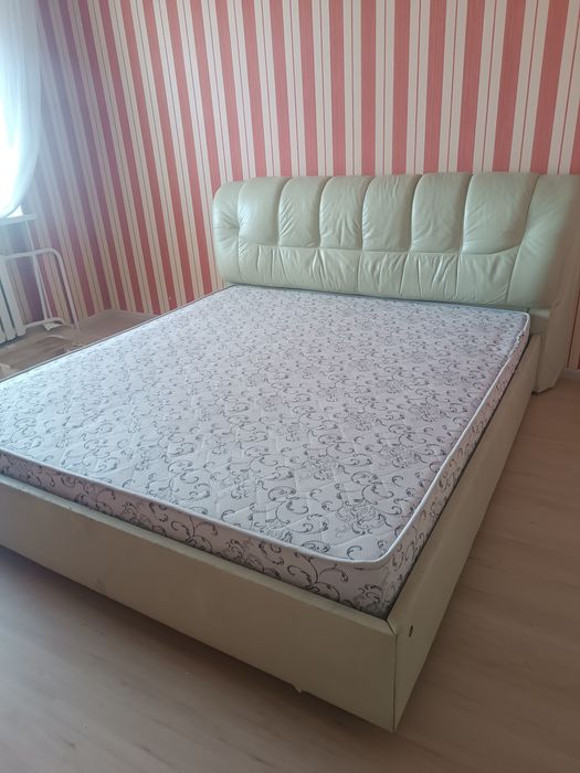 Матрас с краватью