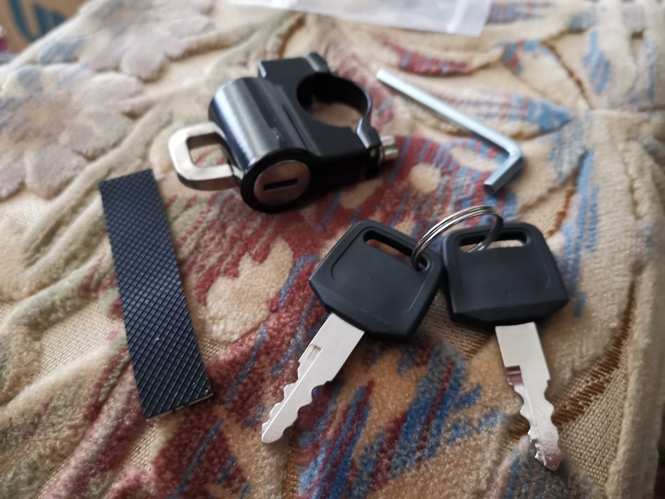 Закопчалка за каска или багаж за мотор и колело