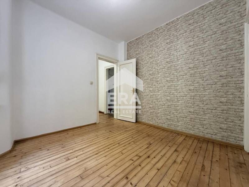 Дава се под наем Четиристаен апартамент в София, Център - 85 кв.м за 800 € - Снимка #4