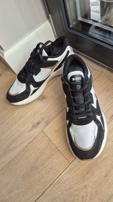 Adidasi Boss superbi