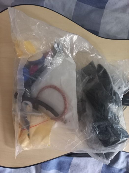 Gitara sotiladi yap yangi hatto chalinmagan. Pul zarur bolib qoldi