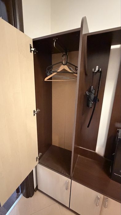 Продавам модерно портманто за антре – 80 €