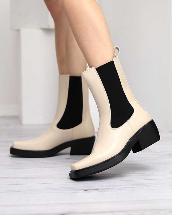 Cizme /ciocate crem, cu varf si toc patrat, marimea 40