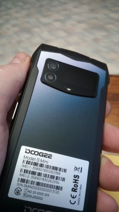 Продам смартфон DOOGEE S mini