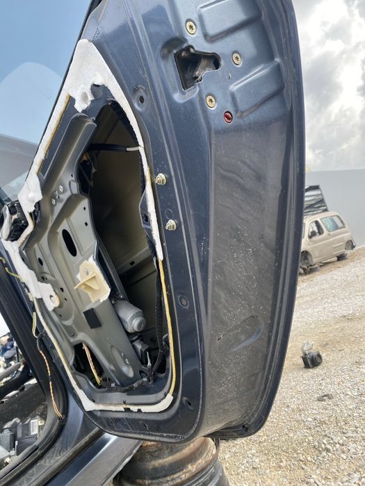 Задна дясна врата за пежо 307 хачбек