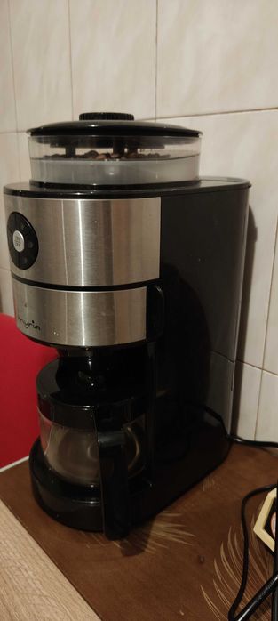 Cafetiera cu râșniță Myria