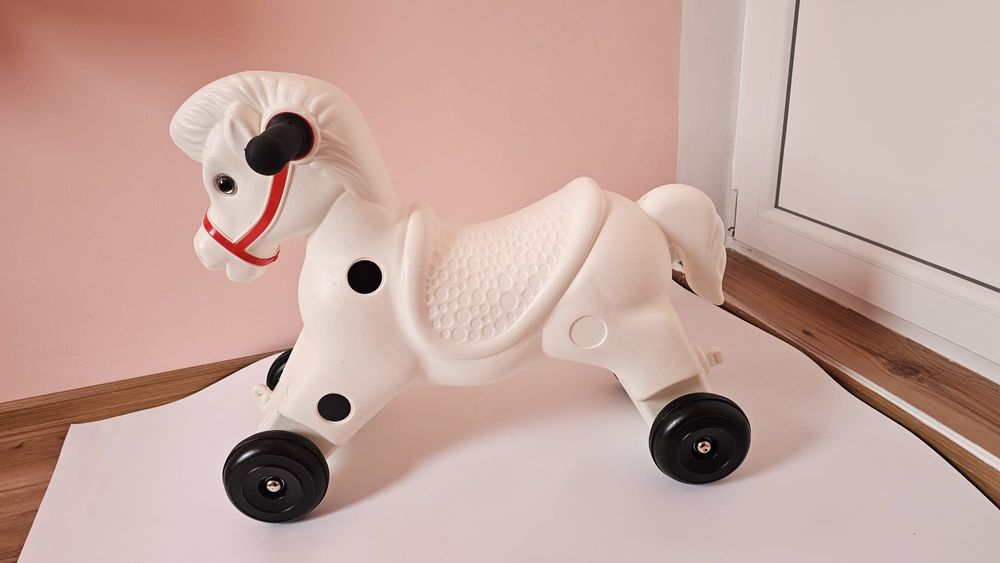 Детско конче на колелца