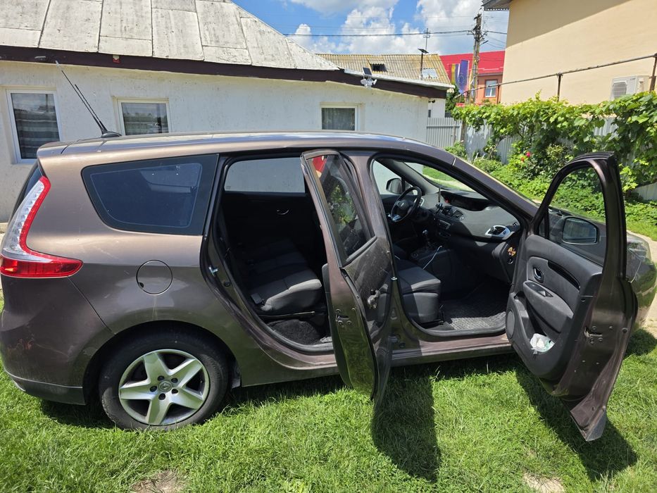 Renault grand scenic 2012