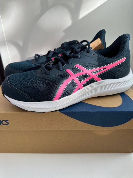 Кроссовки спортивные бренда ASICS