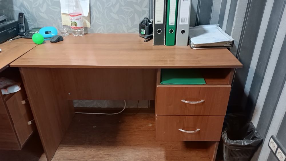 Продам офисный стол
