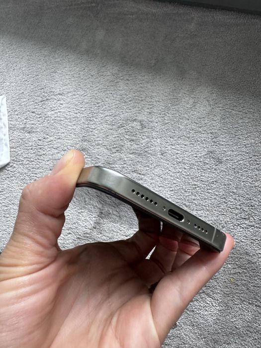 Iphone 15 pro Max за части, дисплея НЕ работи