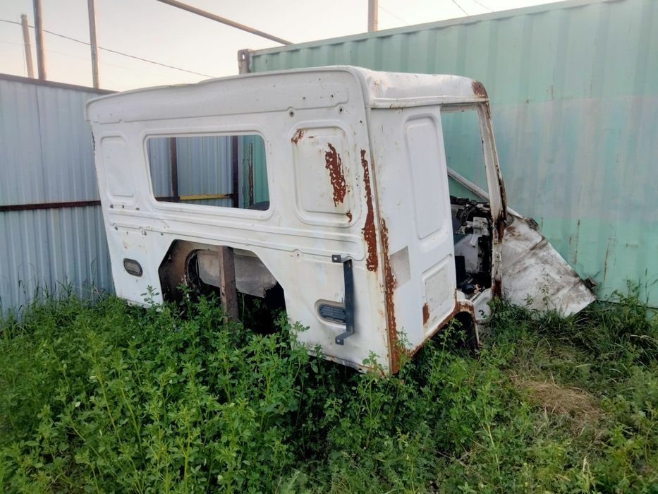 Кабина хова на запчасти