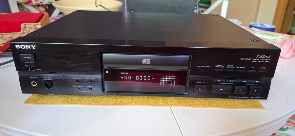 Продавам SONY CDP-X202ES
