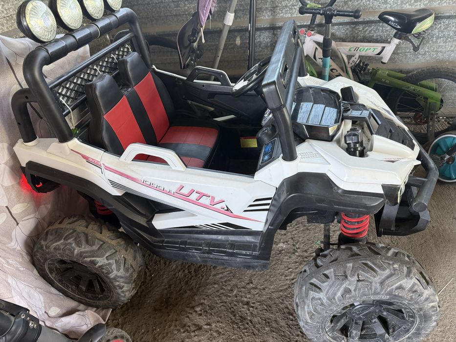 Продам машинку детскую……….