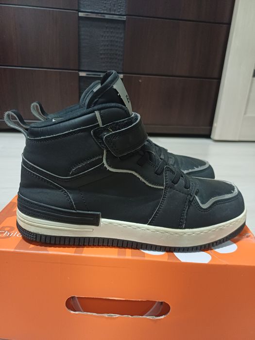 Продам обувь для мальчика зима , осень