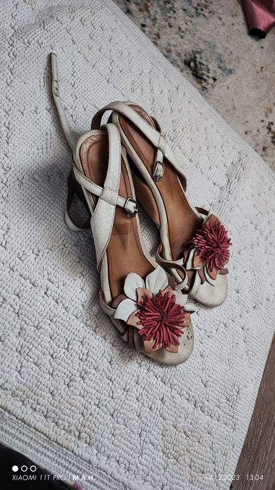 Продается летняя обувь