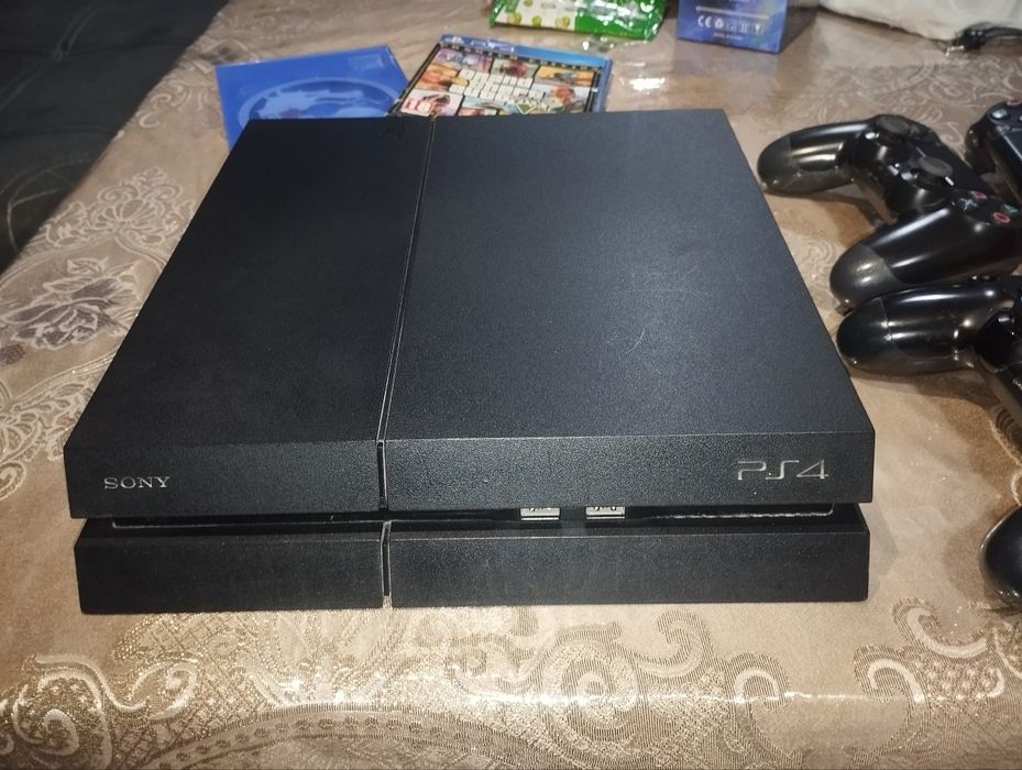Playstation 4 standart model 1 TB 4 ta pulıt