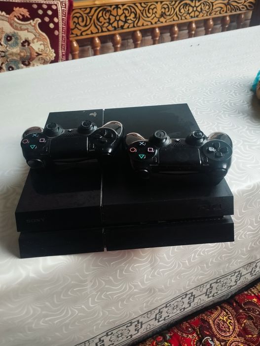 PlayStation 4 sotiladi stochniy