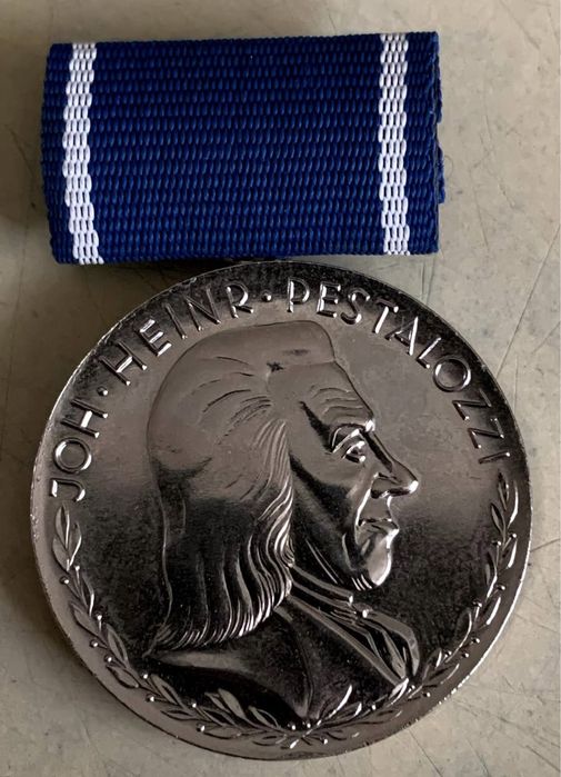 Продам значки СССР