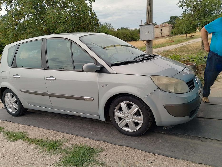 Продавам миниван Рено Меган Сценик 2003 г.