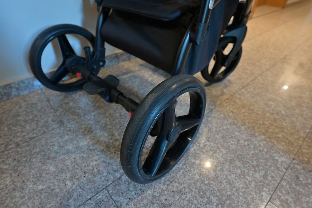 Бебешка количка Adamex Cortina 3 в 1 + Kikkaboo - Isofix база за кола