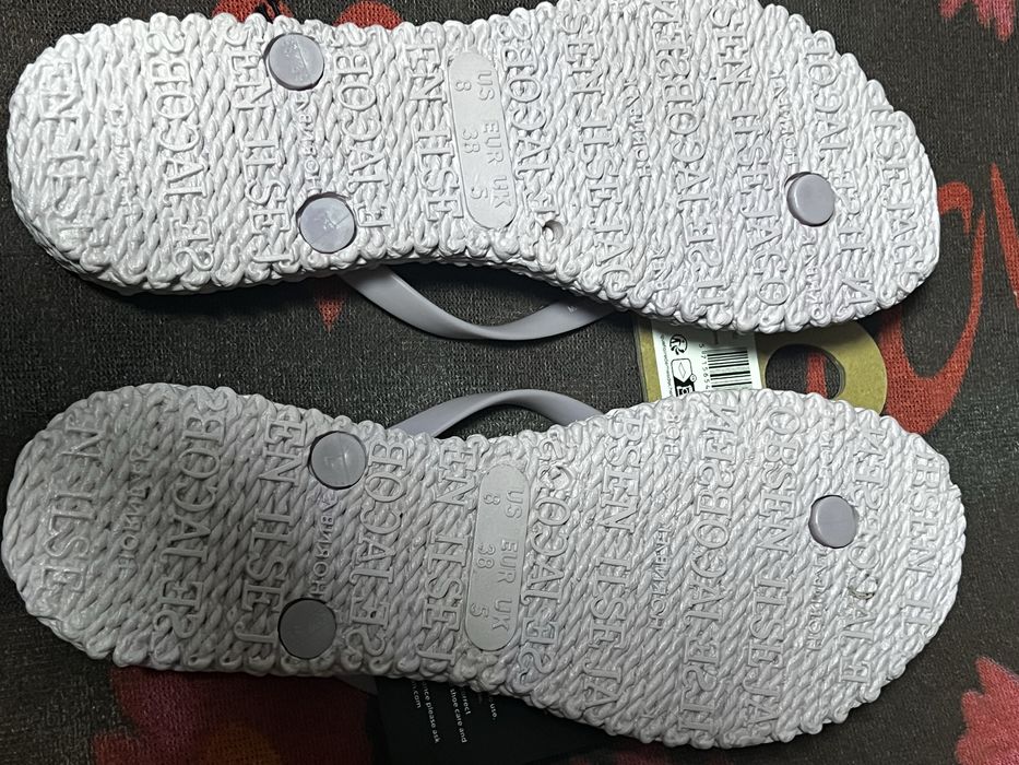 Papuci de plajă noi