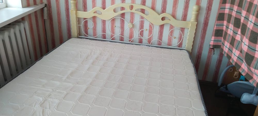 Продам кровать с матрасом