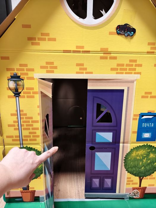 Детский картонный домик